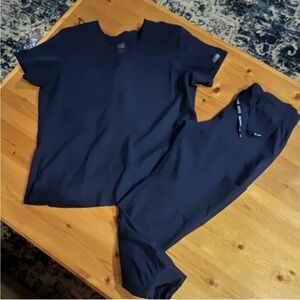 Med Couture Insight Navy Scrub Set top is a large and bottoms are medium